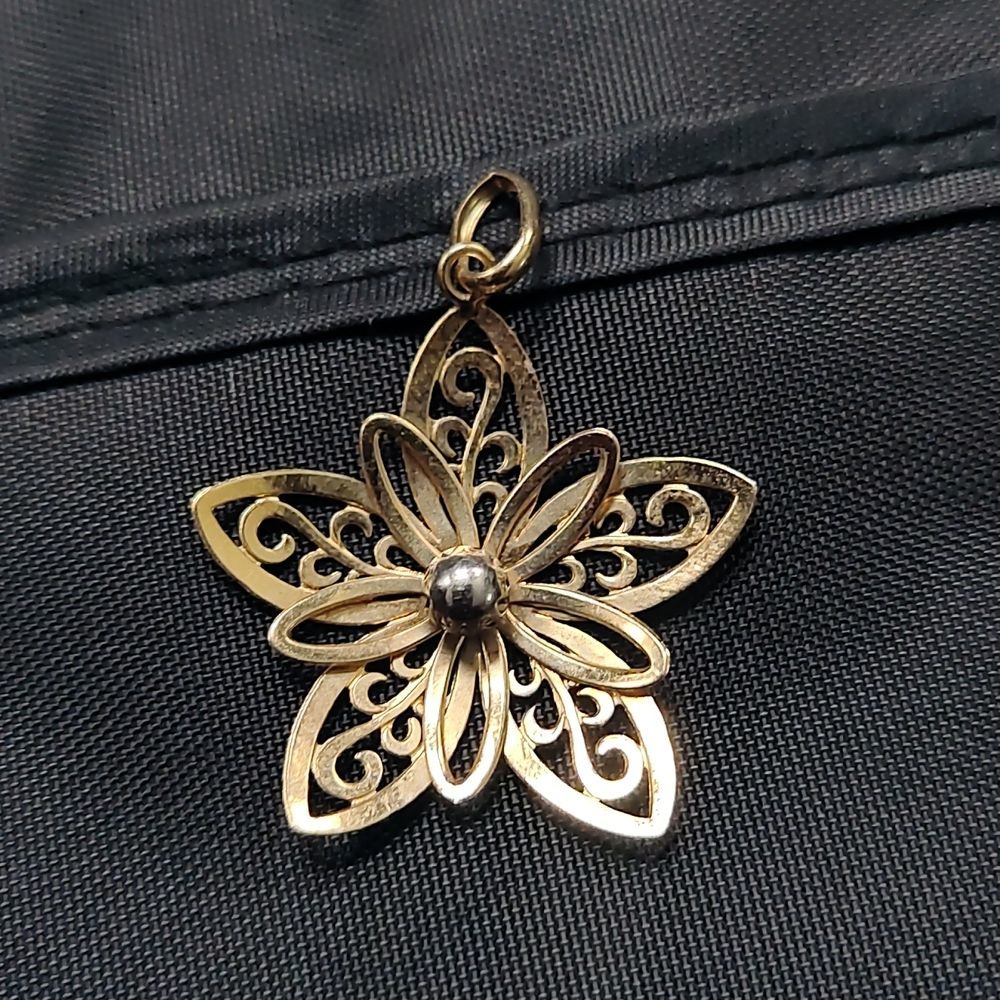 14k Gold Flower pendant Yellow and white